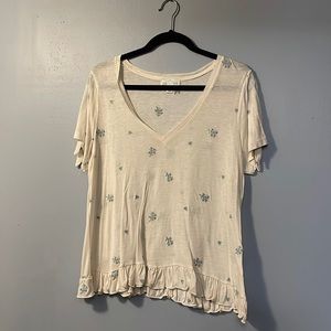 Cream colored embroidered blue flower ruffle top with tie sleeves💙